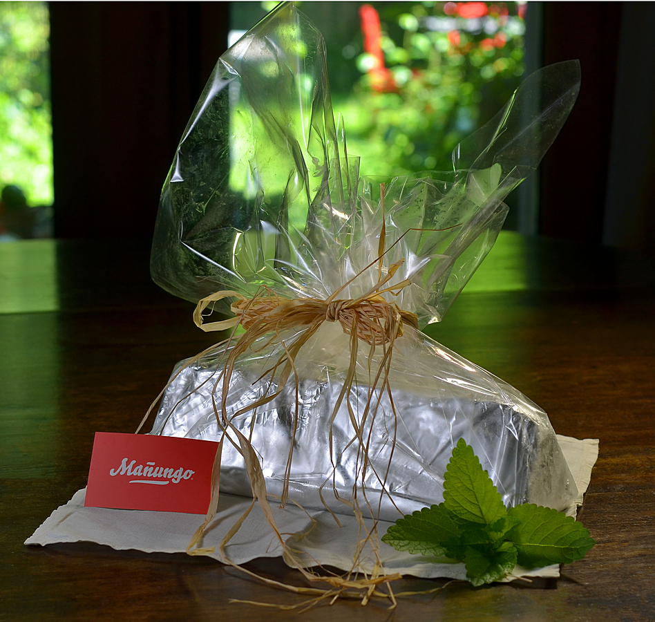 Postre_triángulo_de_chocolate-manjar_600_gr___30_pedazos_1X5_cms_